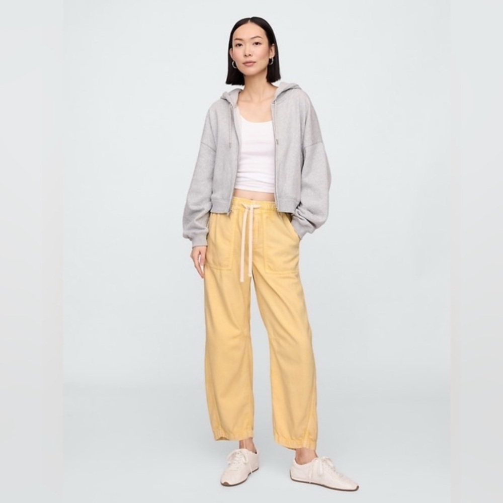 Gap Mid Rise SuperSoft Pull-On Barrel Jeans Reed Yellow